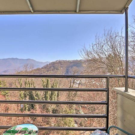 Unique Smokies Ski Shack With Mountain-Top View 개틀린버그 외부 사진