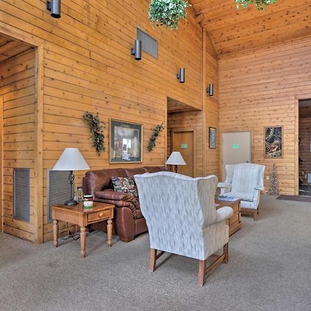 Unique Smokies Ski Shack With Mountain-Top View 개틀린버그 외부 사진